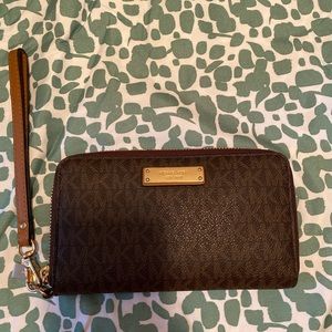 MICHAEL KORS JET SET WALLET